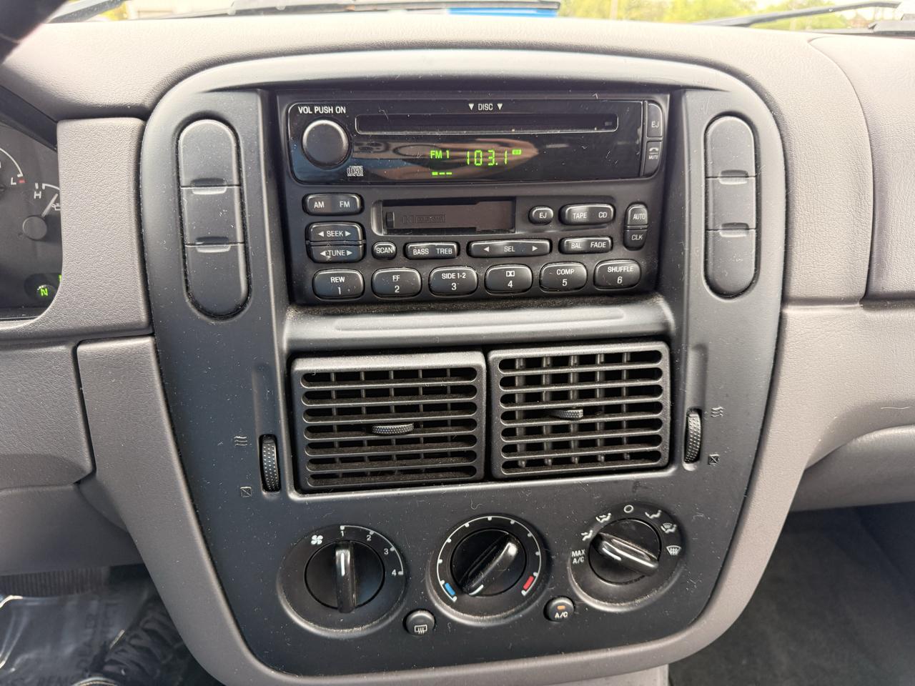 Ford Explorer 4dr 114" WB XLT 2002