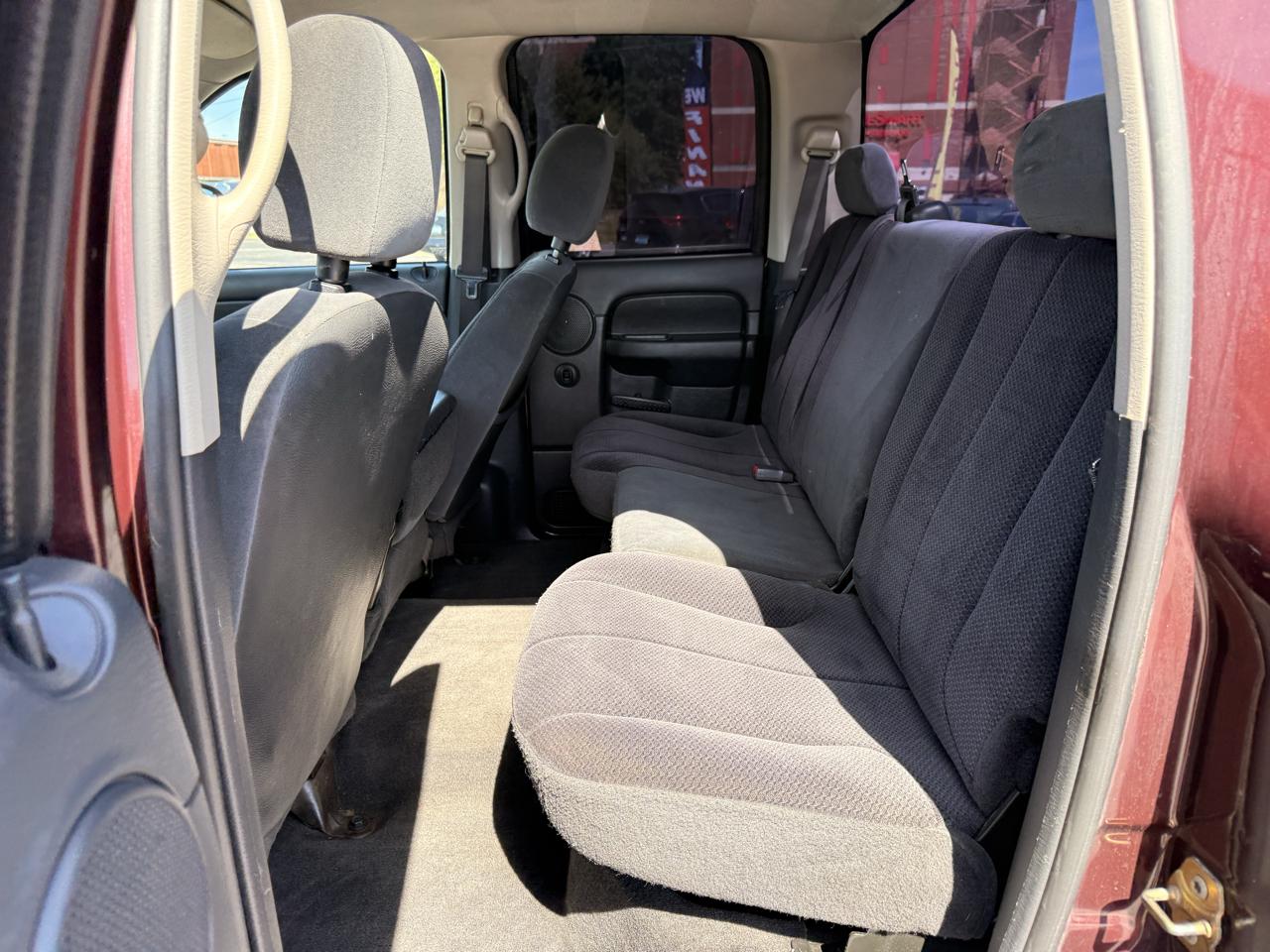 Dodge Ram 1500 4dr Quad Cab 140.5" WB SLT 2004