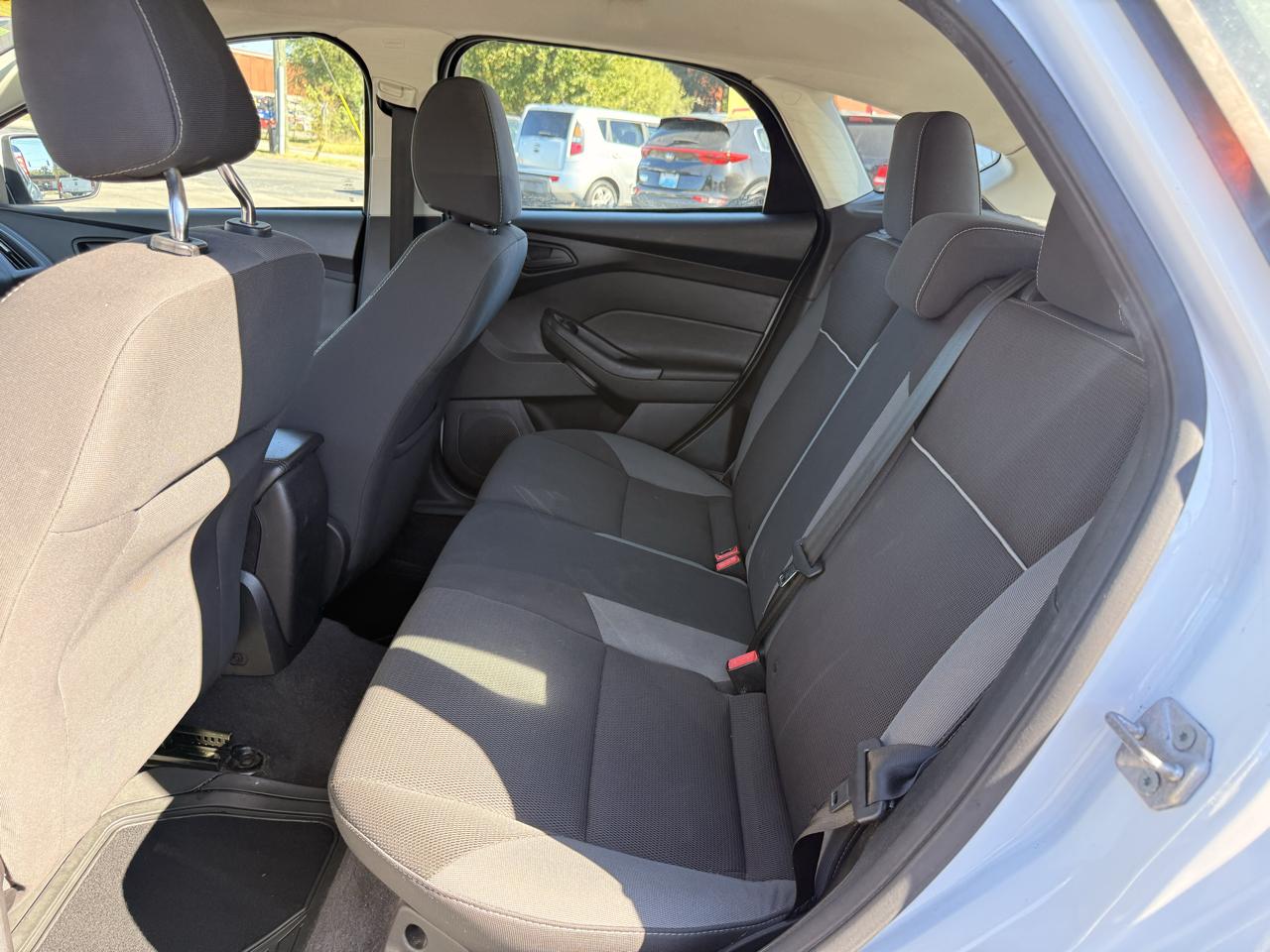 Ford Focus 5dr HB SE 2012
