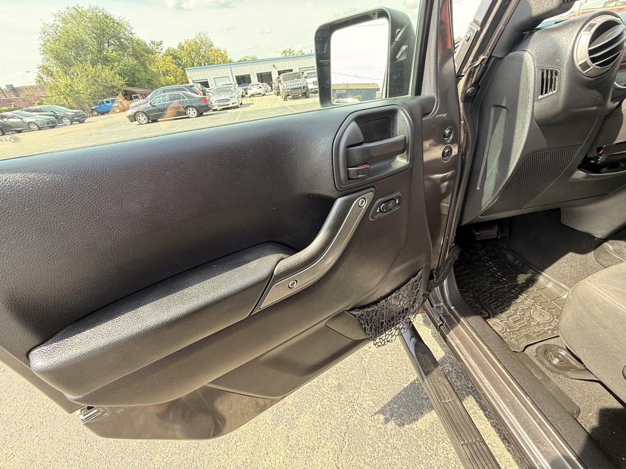 Jeep Wrangler Unlimited 4WD 4dr Willys Wheeler 2016