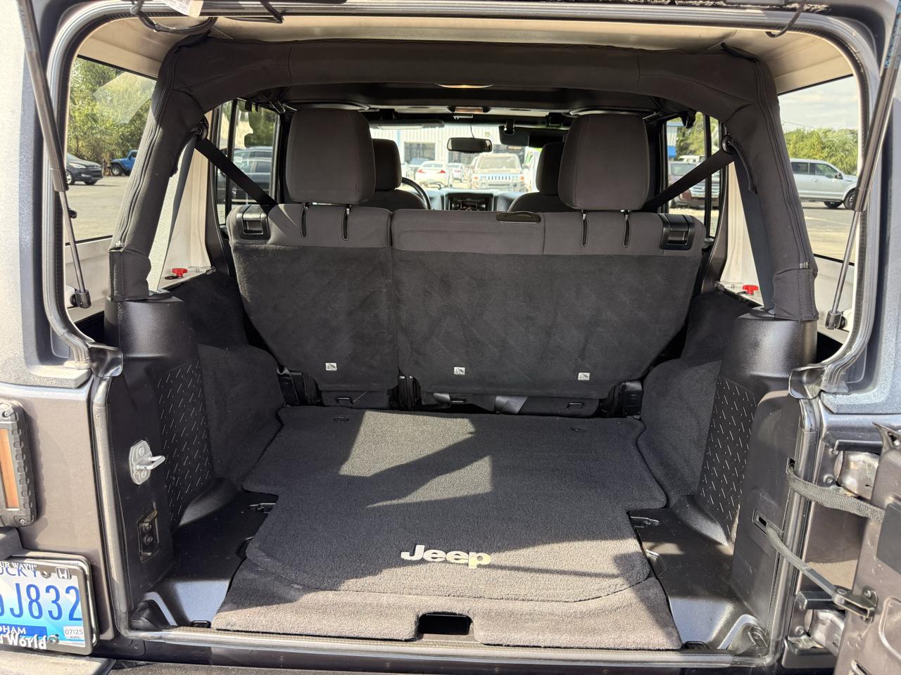 Jeep Wrangler Unlimited 4WD 4dr Willys Wheeler 2016