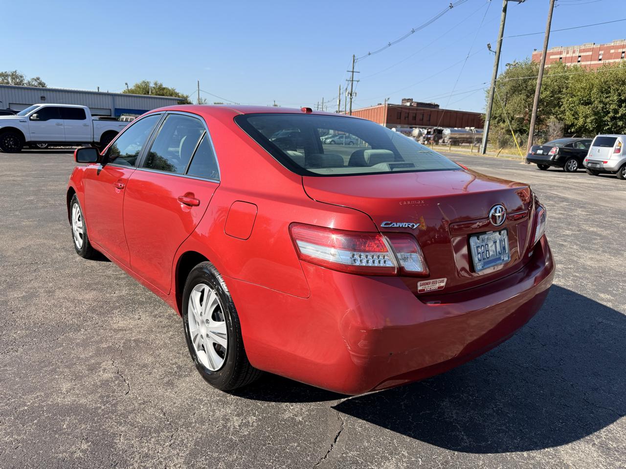 Toyota Camry 4dr Sdn I4 Auto LE (Natl) 2011