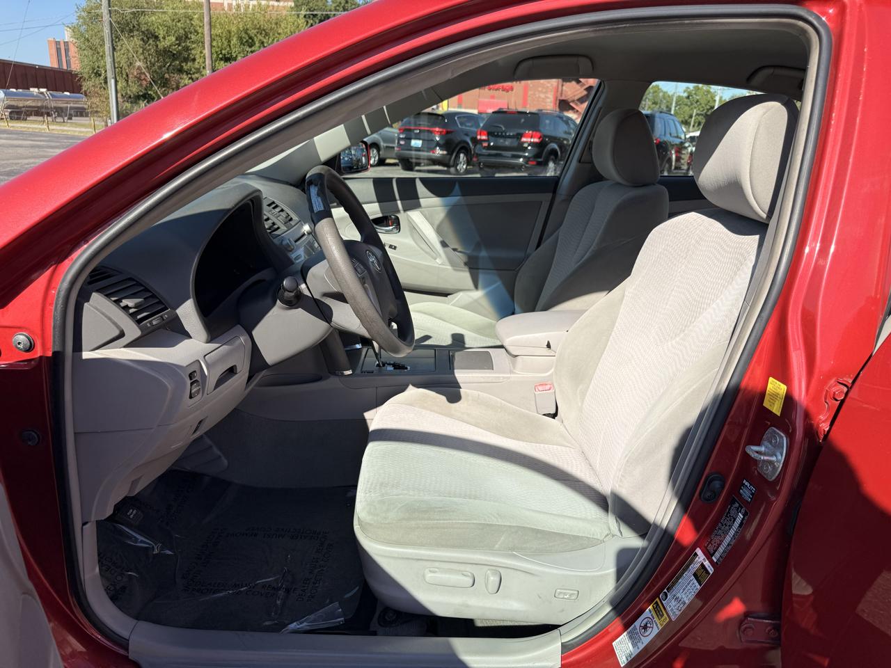 Toyota Camry 4dr Sdn I4 Auto LE (Natl) 2011