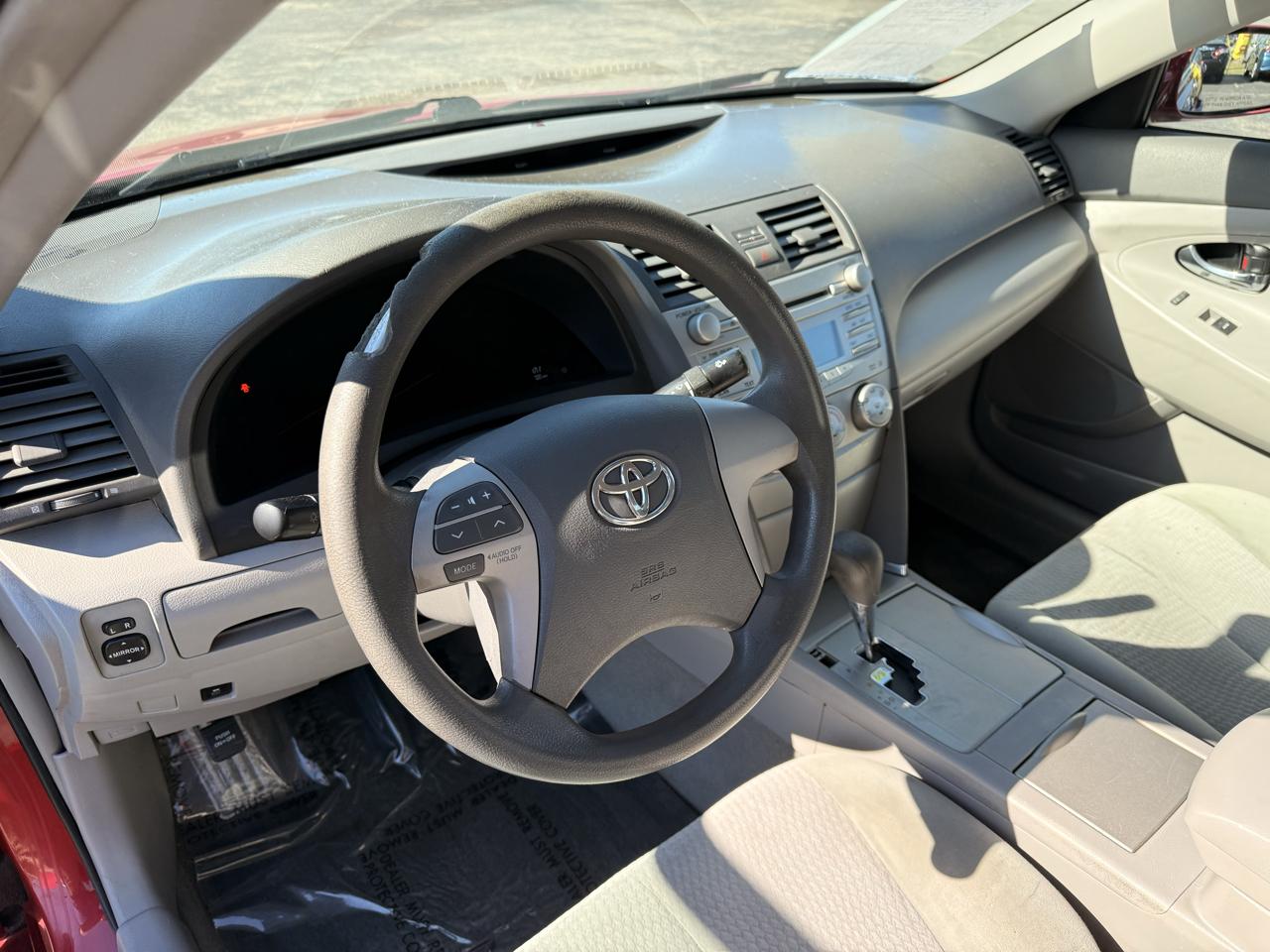 Toyota Camry 4dr Sdn I4 Auto LE (Natl) 2011