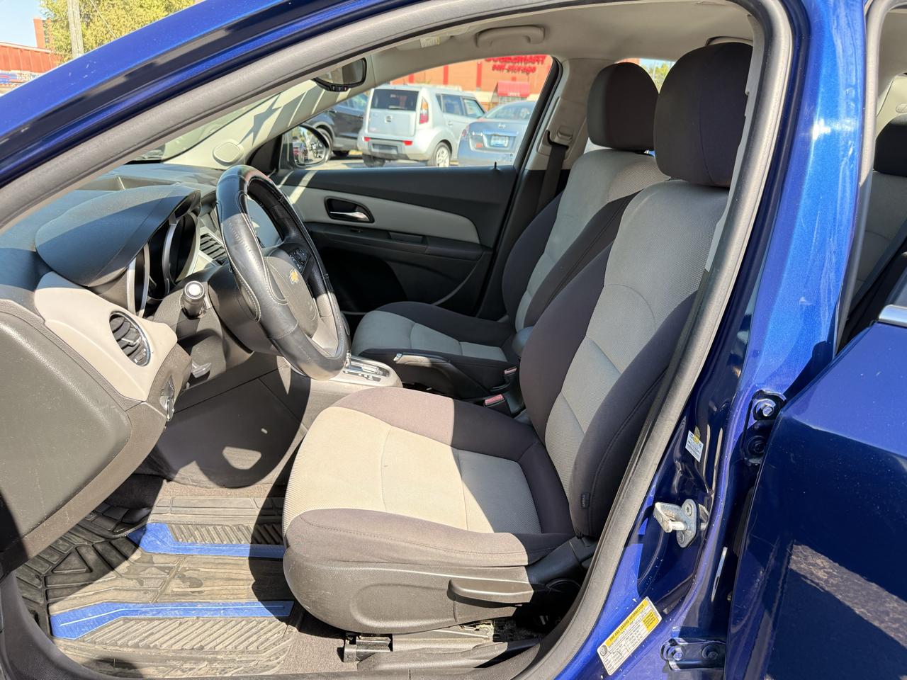 Chevrolet Cruze 4dr Sdn LS 2012