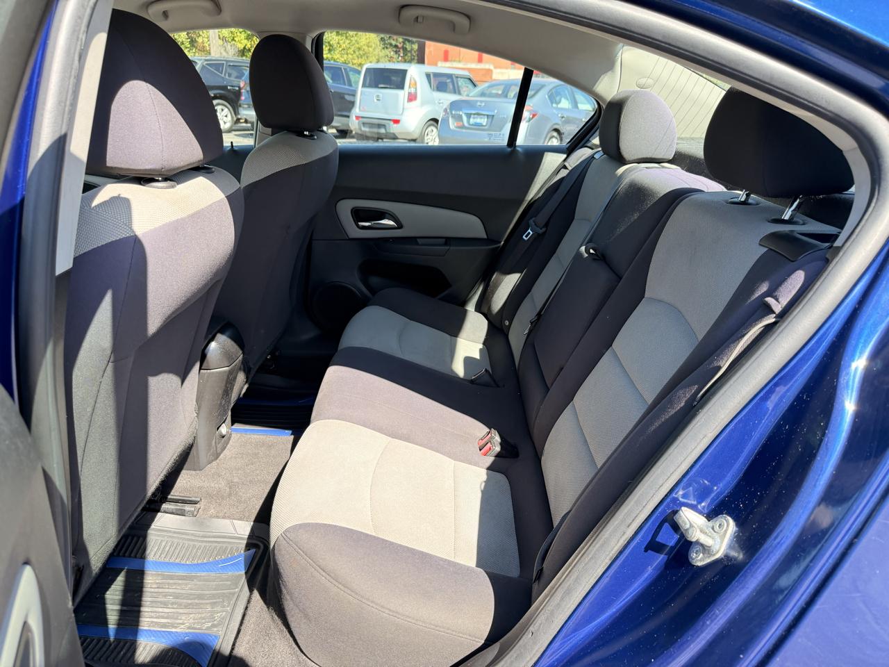 Chevrolet Cruze 4dr Sdn LS 2012