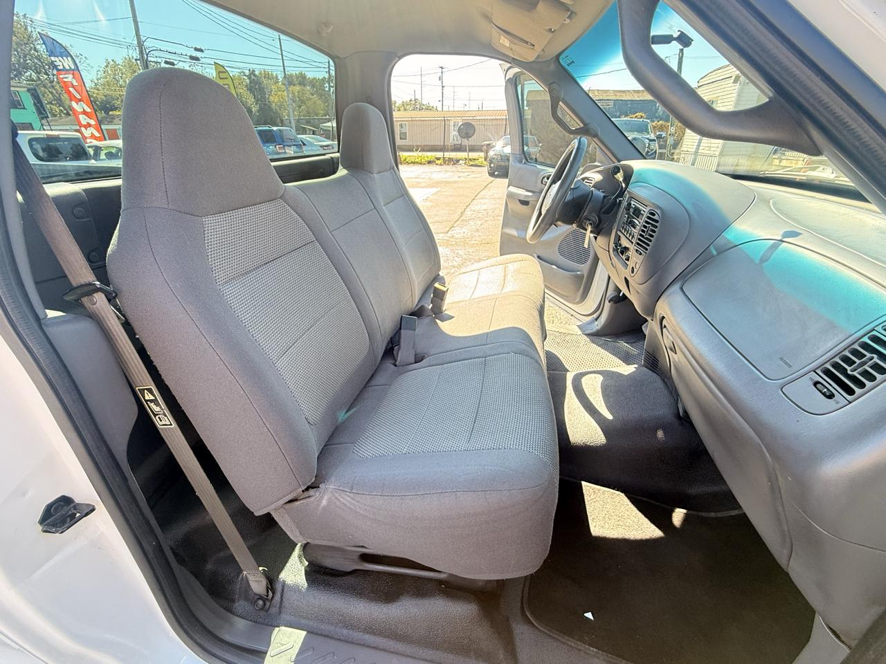 Ford F-150 Reg Cab 120" XLT 2001