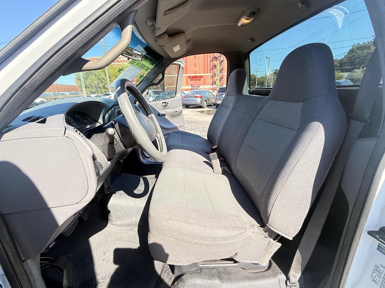 Ford F-150 Reg Cab 120" XLT 2001