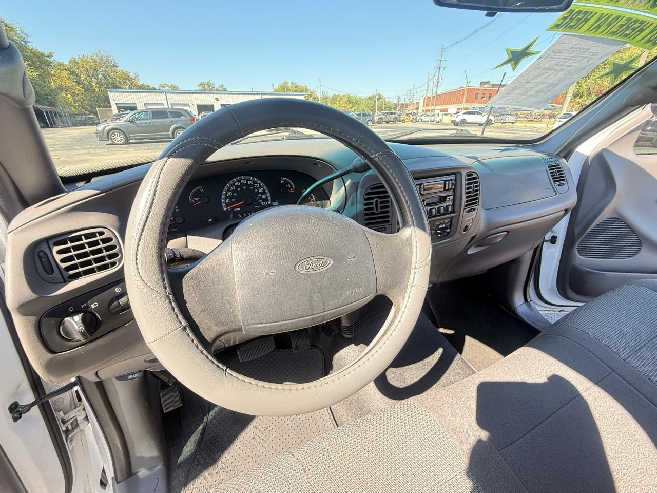 Ford F-150 Reg Cab 120" XLT 2001