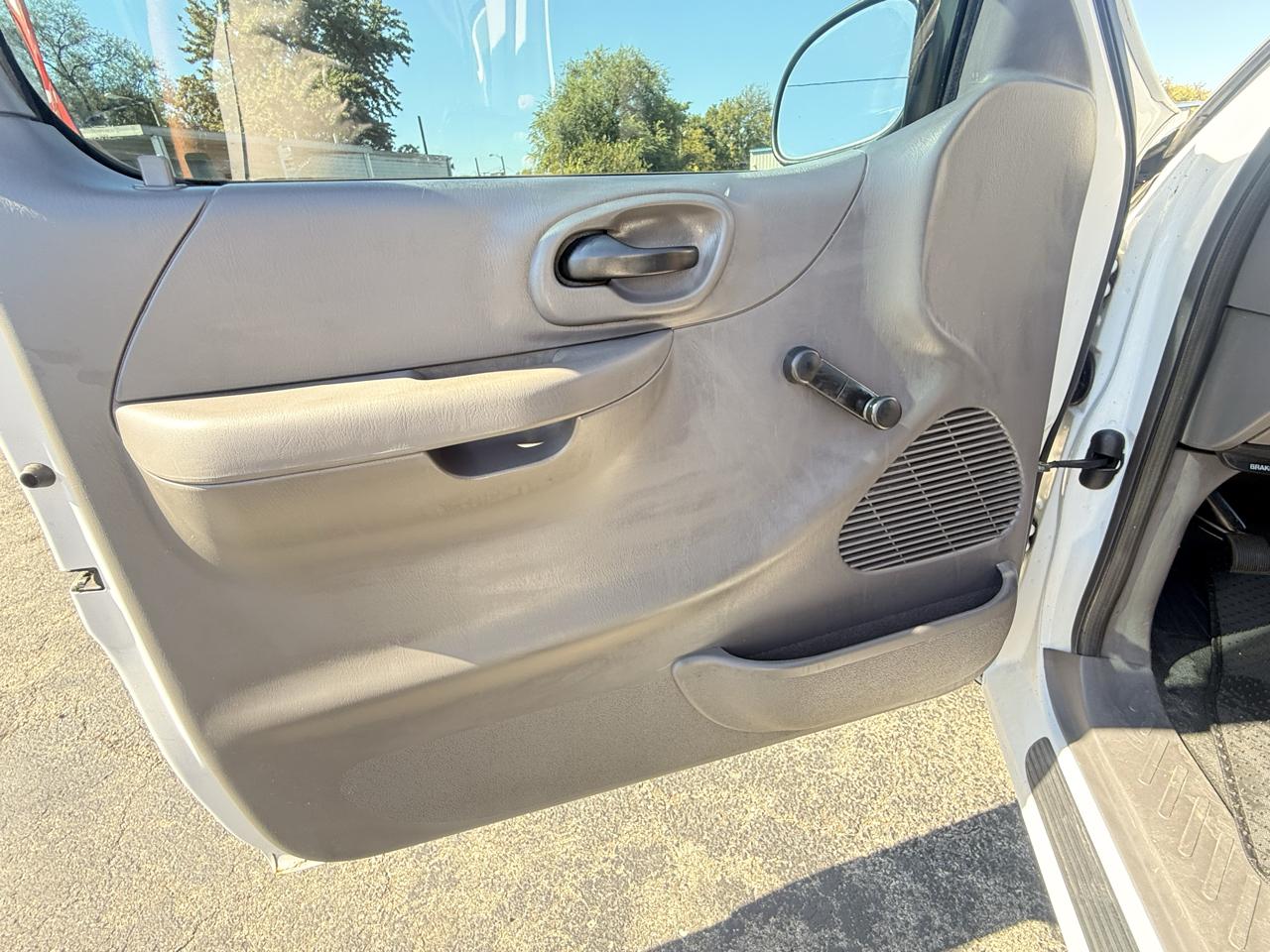 Ford F-150 Reg Cab 120" XLT 2001