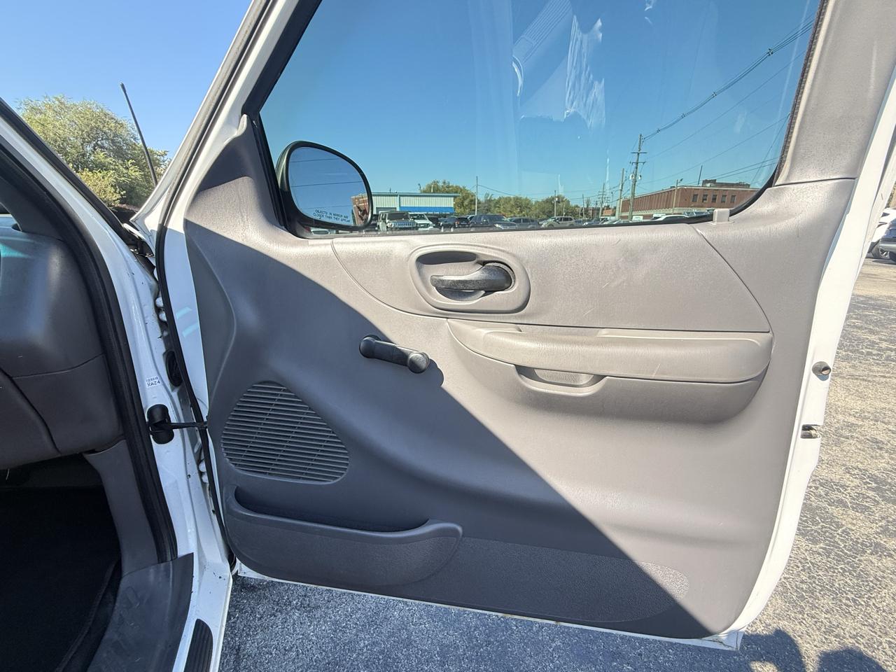 Ford F-150 Reg Cab 120" XLT 2001