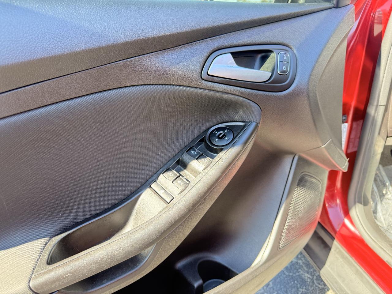 Ford Focus SE Sedan 2017