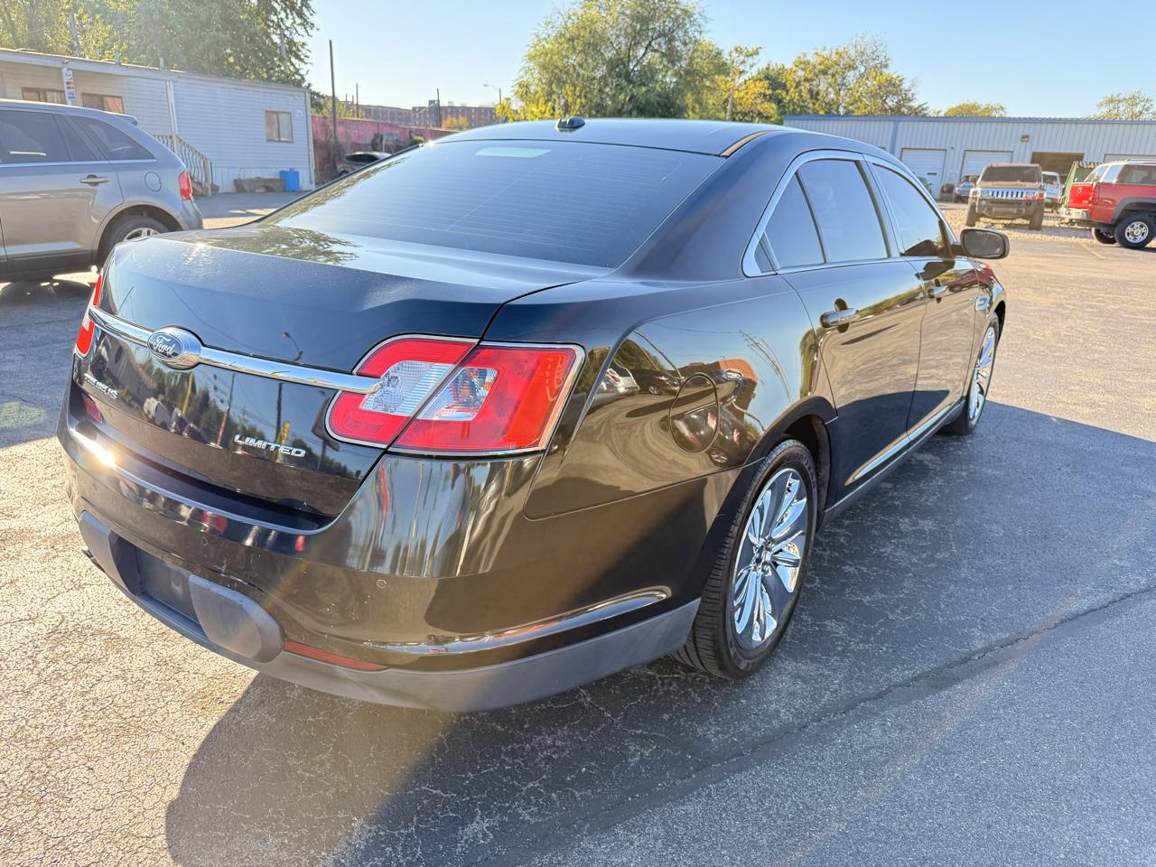 Ford Taurus 4dr Sdn Limited FWD 2011