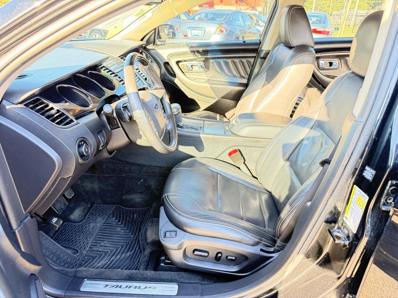Ford Taurus 4dr Sdn Limited FWD 2011