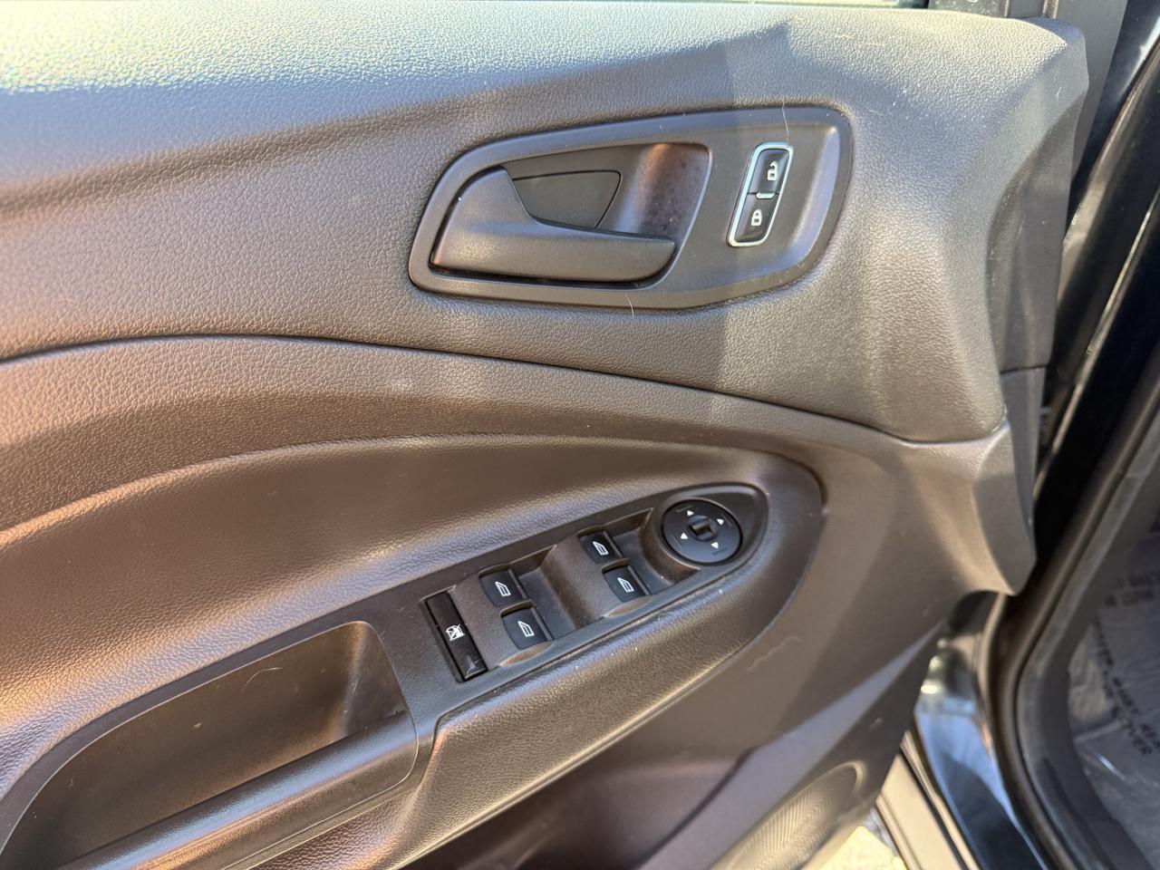 Ford Escape FWD 4dr S 2014