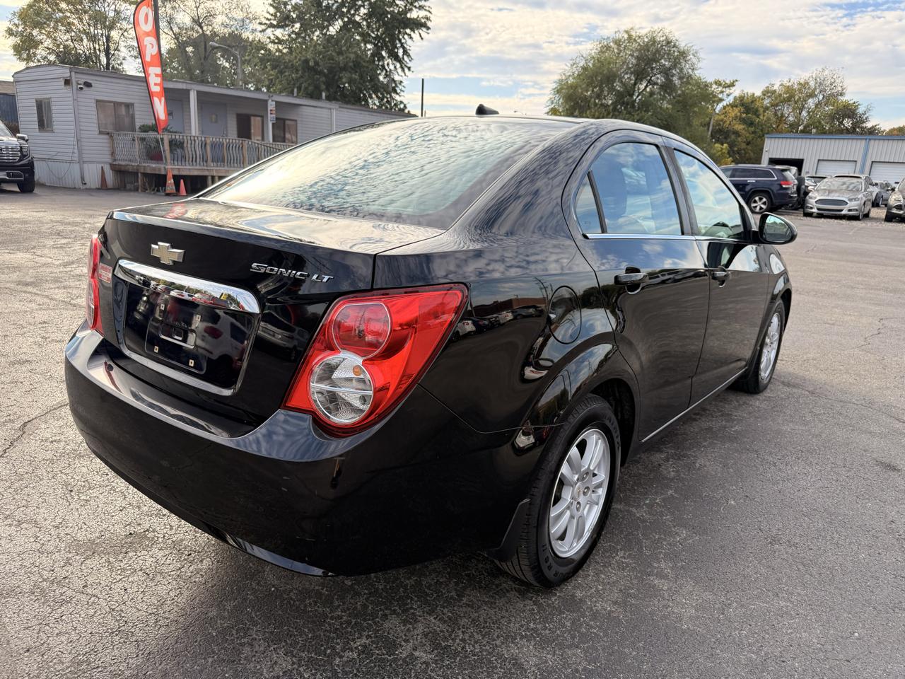 Chevrolet Sonic 4dr Sdn LT 2LT 2012