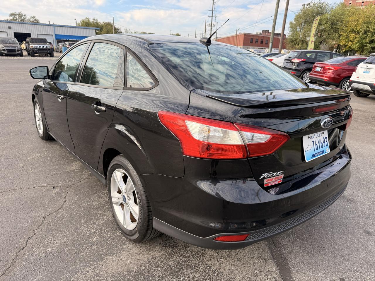 Ford Focus 4dr Sdn SE 2012