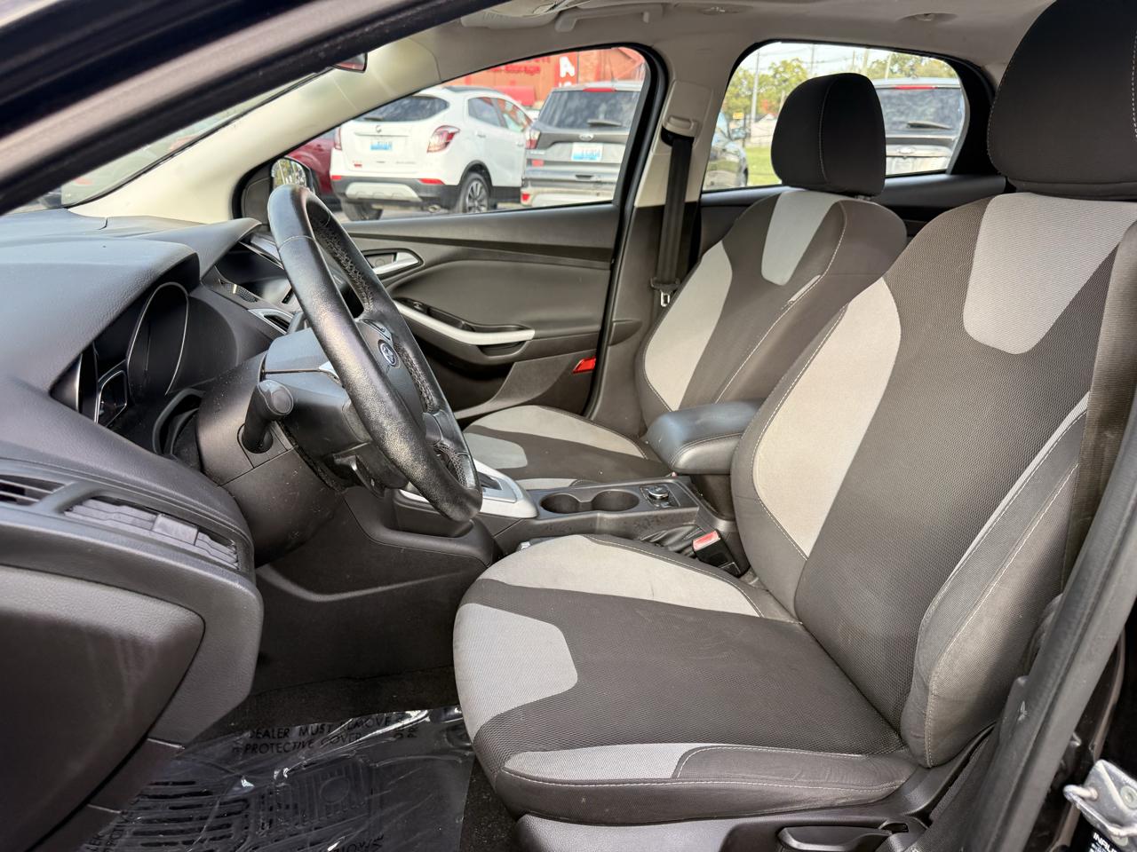 Ford Focus 4dr Sdn SE 2012