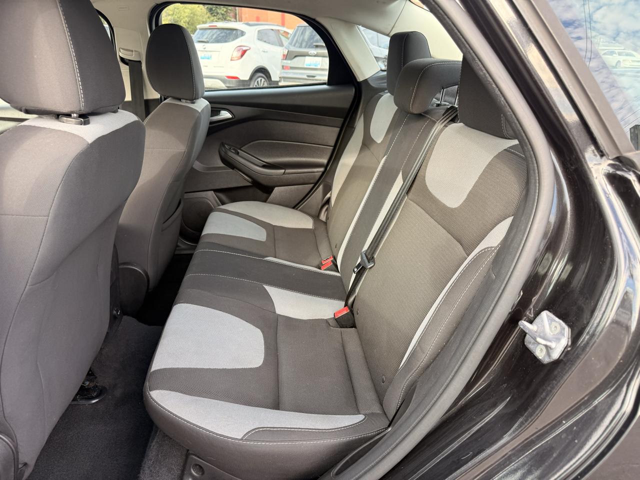 Ford Focus 4dr Sdn SE 2012