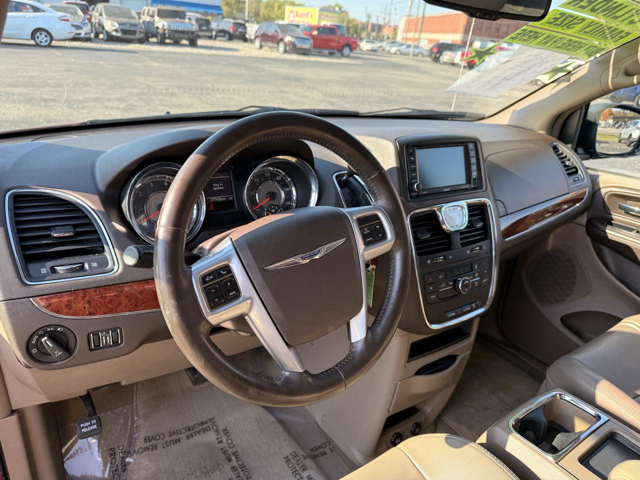 Chrysler Town & Country 4dr Wgn Touring 2013