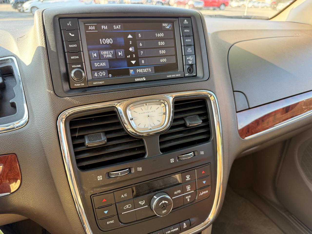 Chrysler Town & Country 4dr Wgn Touring 2013