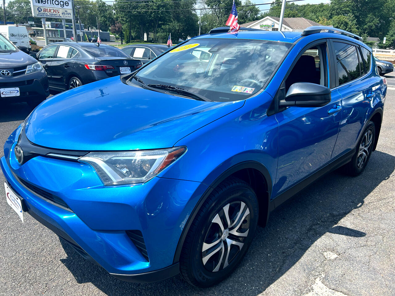 2017 Toyota RAV4 LE photo 5