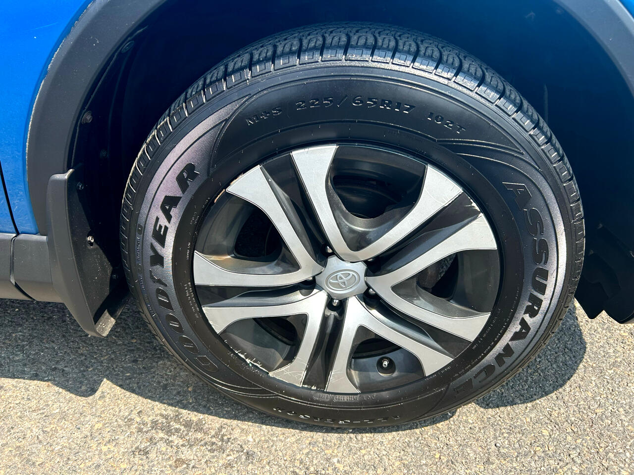 2017 Toyota RAV4 LE photo 7