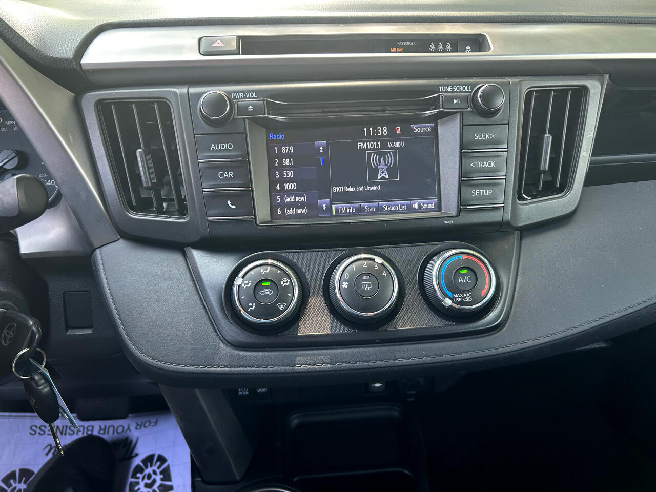 2017 Toyota RAV4 LE photo 15