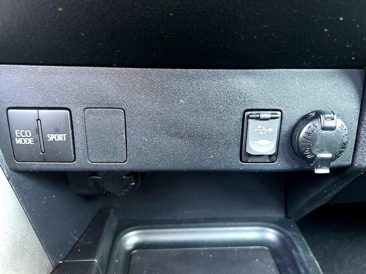 2017 Toyota RAV4 LE photo 17