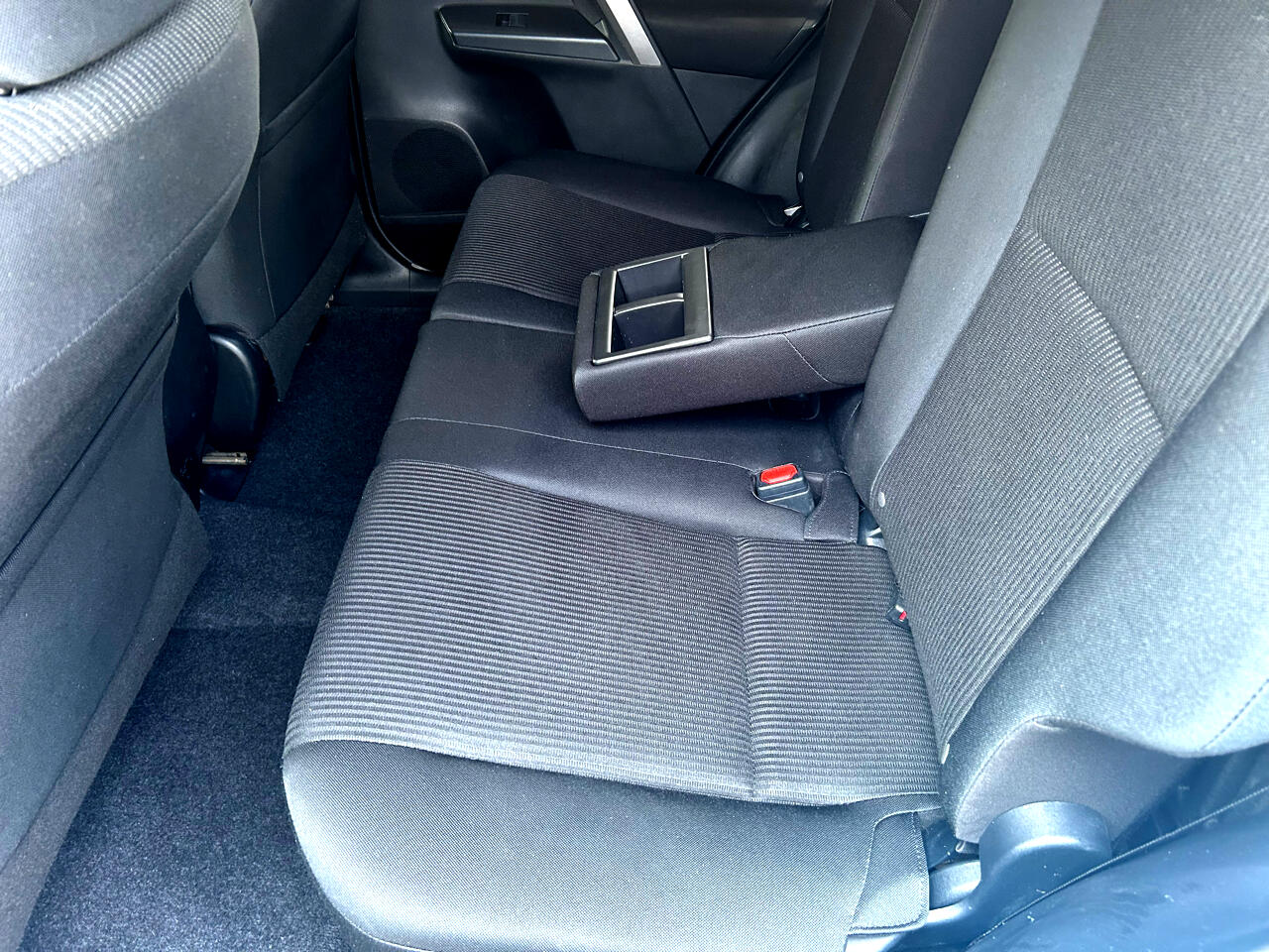 2017 Toyota RAV4 LE photo 20