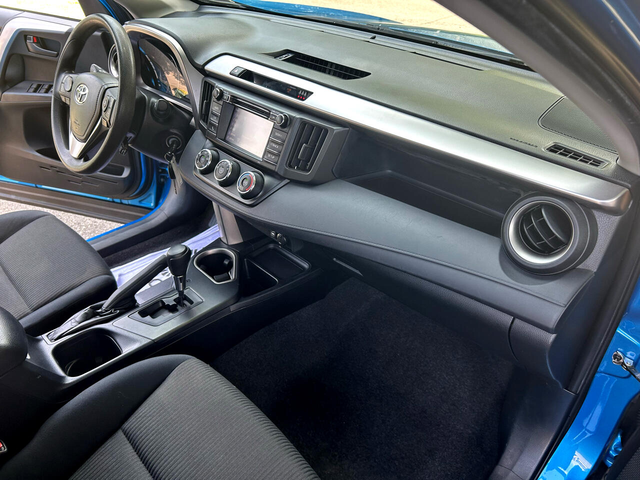2017 Toyota RAV4 LE photo 25