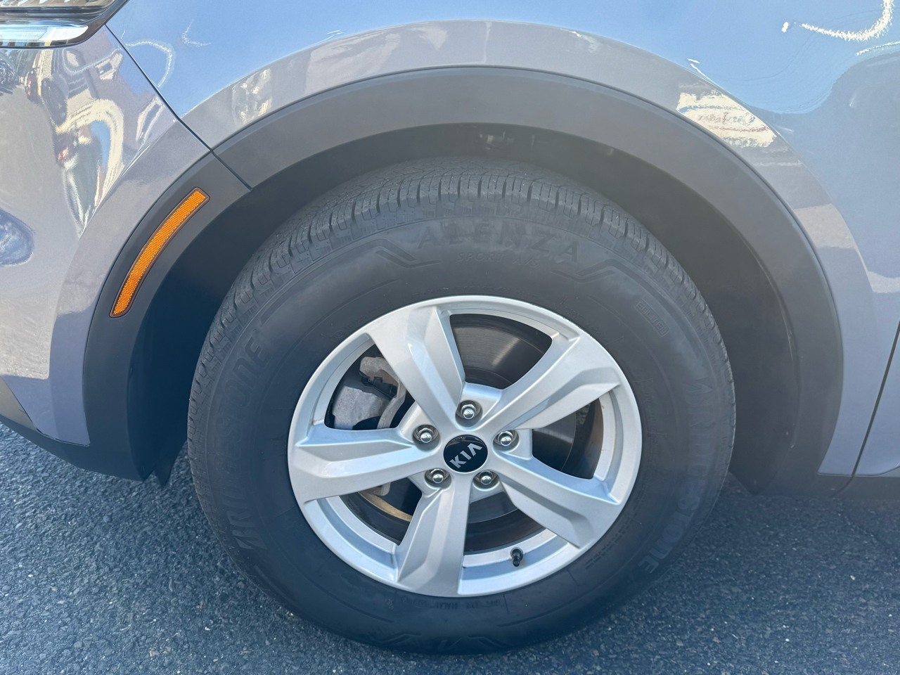2021 Kia Sorento LX photo 3