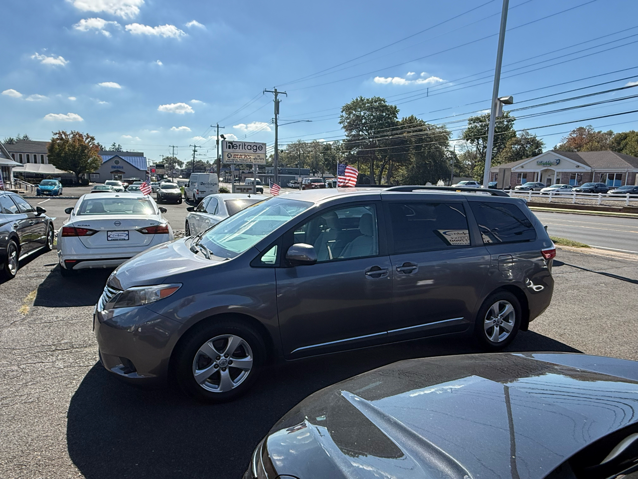 2017 Toyota Sienna LE photo 4