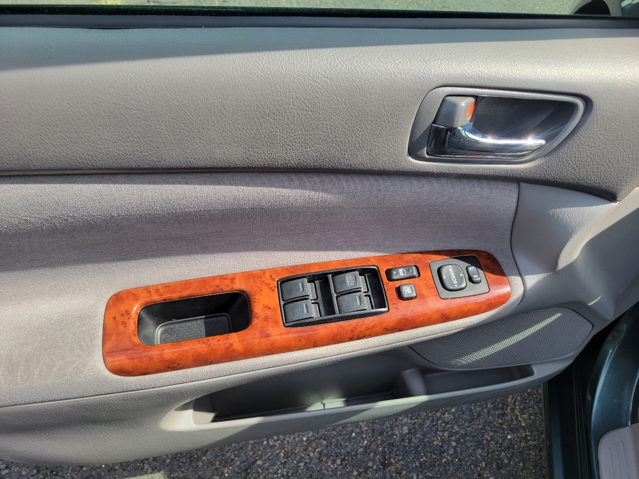 2003 Toyota Camry XLE photo 12