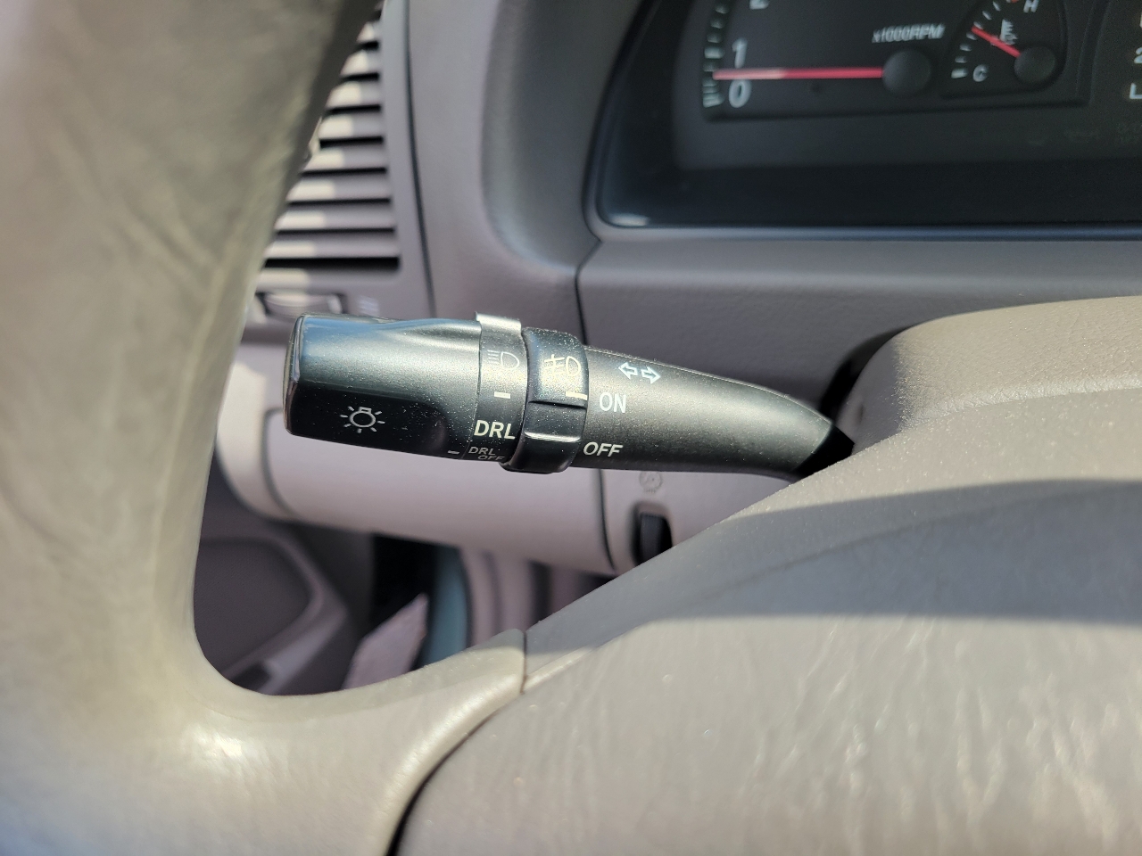 2003 Toyota Camry XLE photo 19