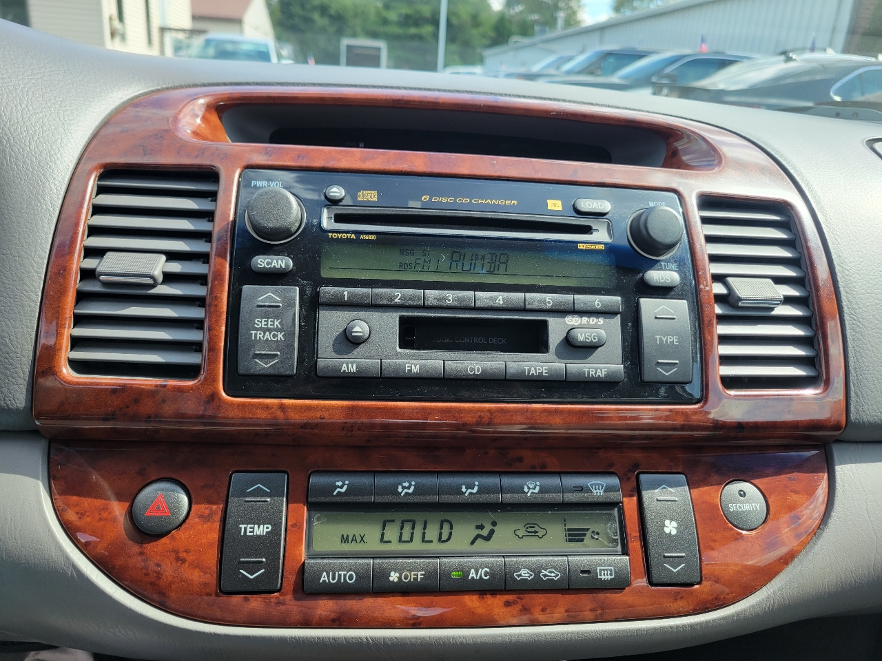 2003 Toyota Camry XLE photo 21