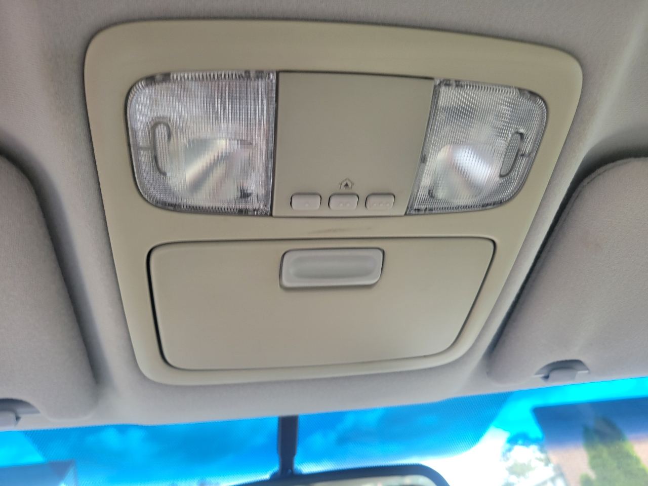 2003 Toyota Camry XLE photo 27