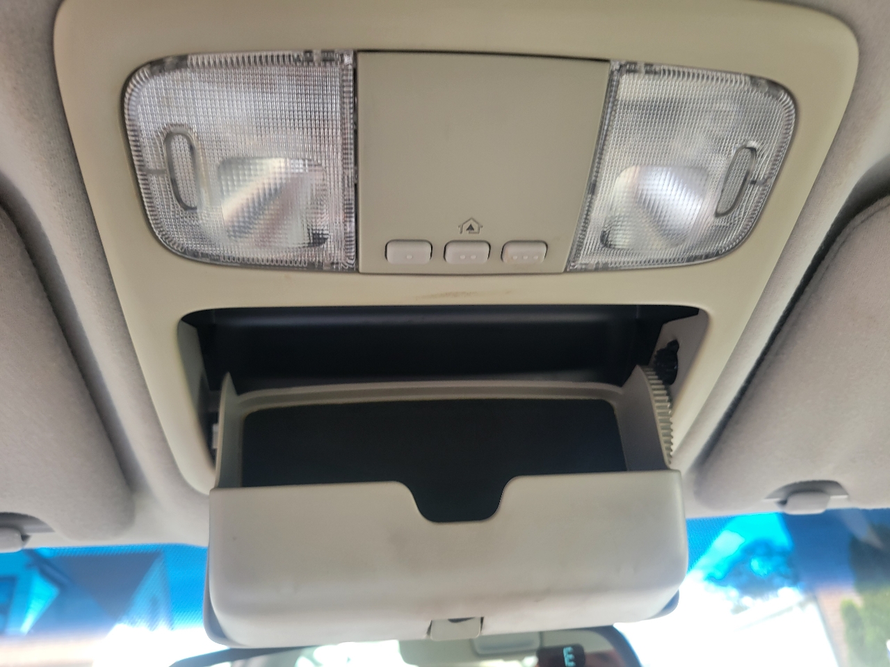 2003 Toyota Camry XLE photo 28
