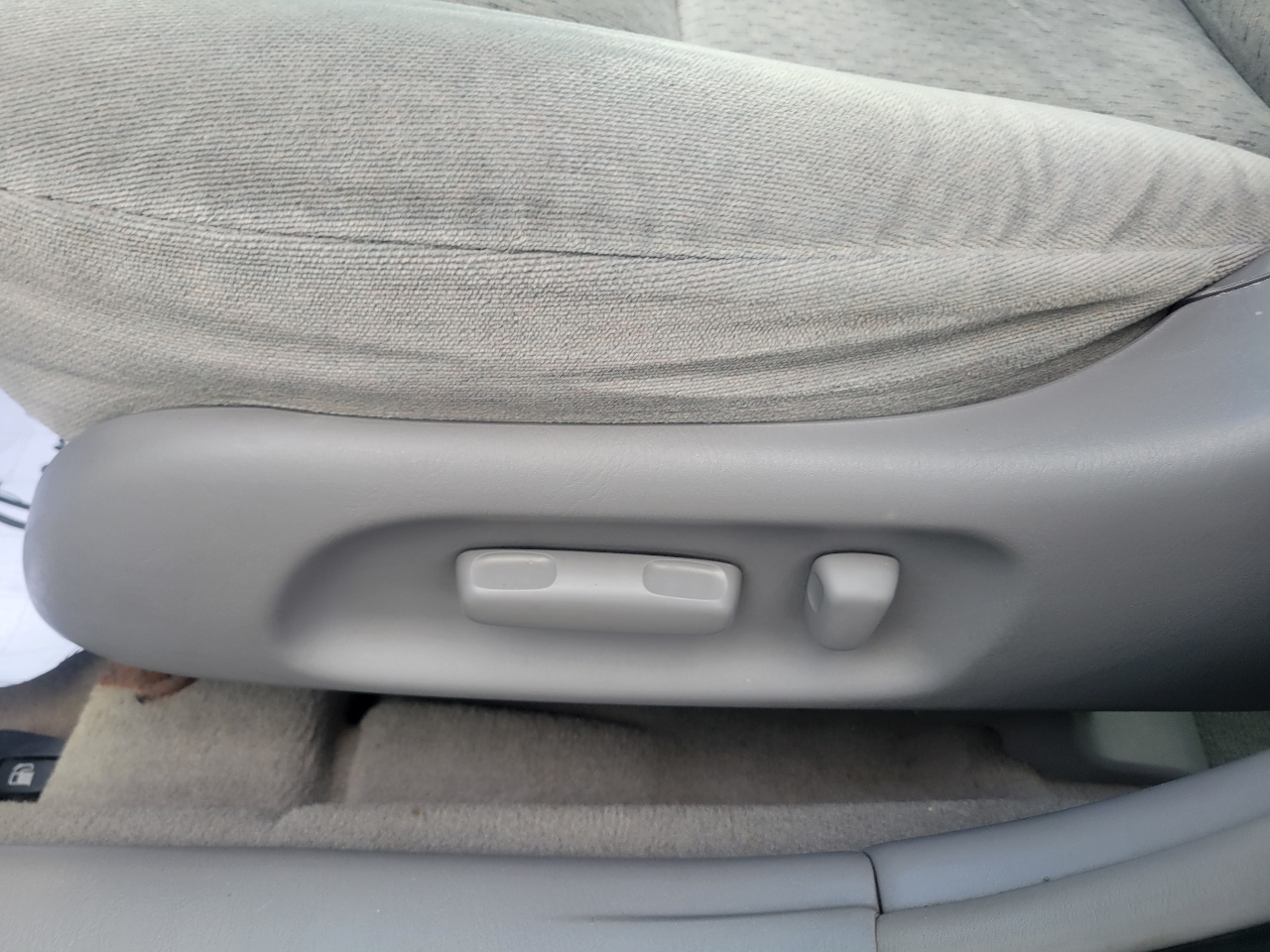 2003 Toyota Camry XLE photo 30