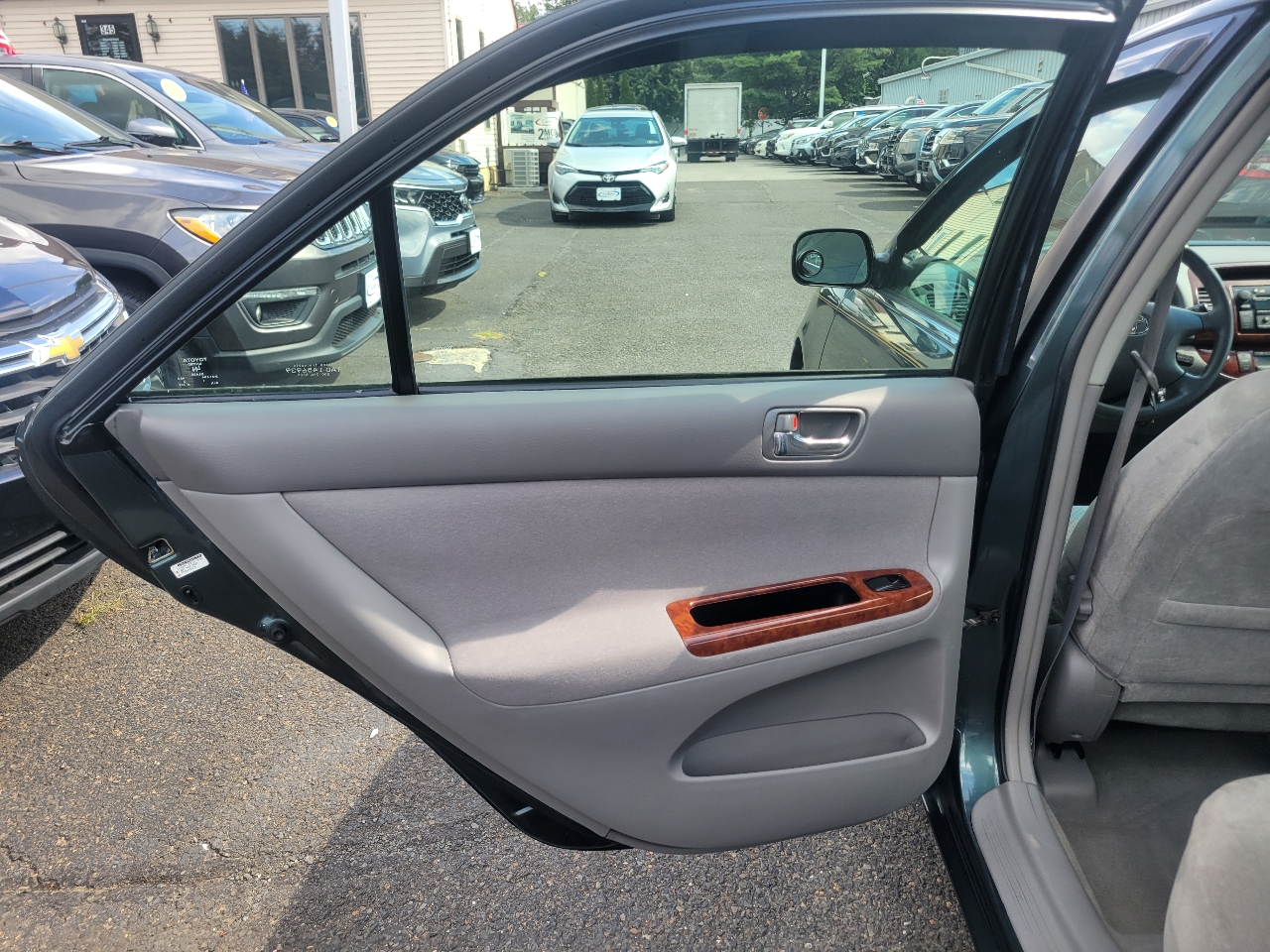 2003 Toyota Camry XLE photo 35