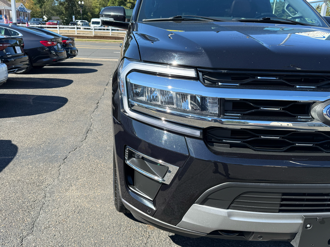 2023 Ford Expedition MAX Limited photo 2