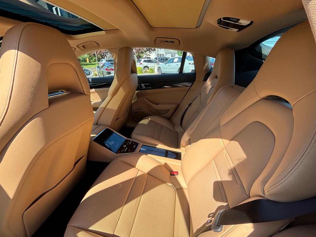 Porsche Panamera RWD 2022