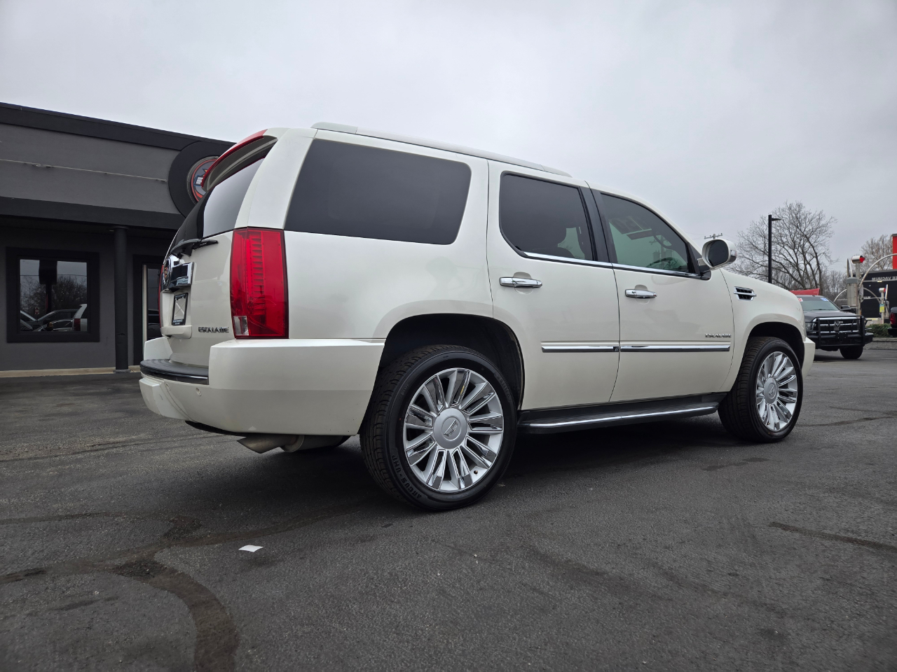 Cadillac Escalade AWD 4dr Luxury 2012