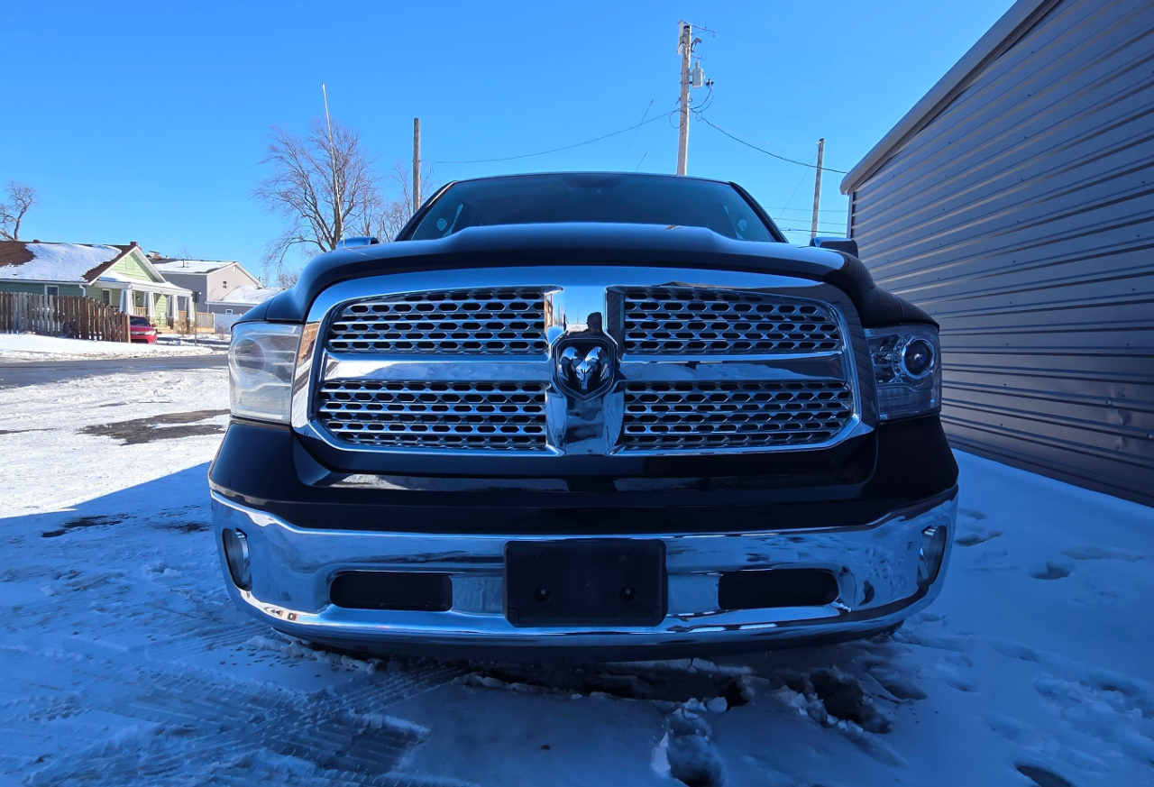 RAM 1500 4WD Crew Cab 140.5" Laramie 2013