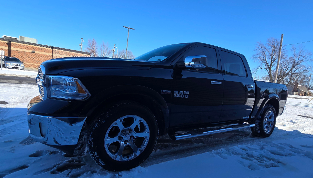 RAM 1500 4WD Crew Cab 140.5" Laramie 2013