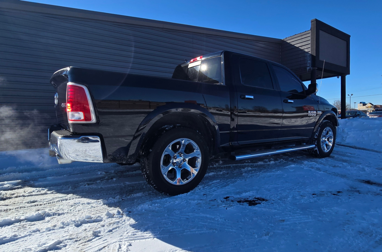 RAM 1500 4WD Crew Cab 140.5" Laramie 2013