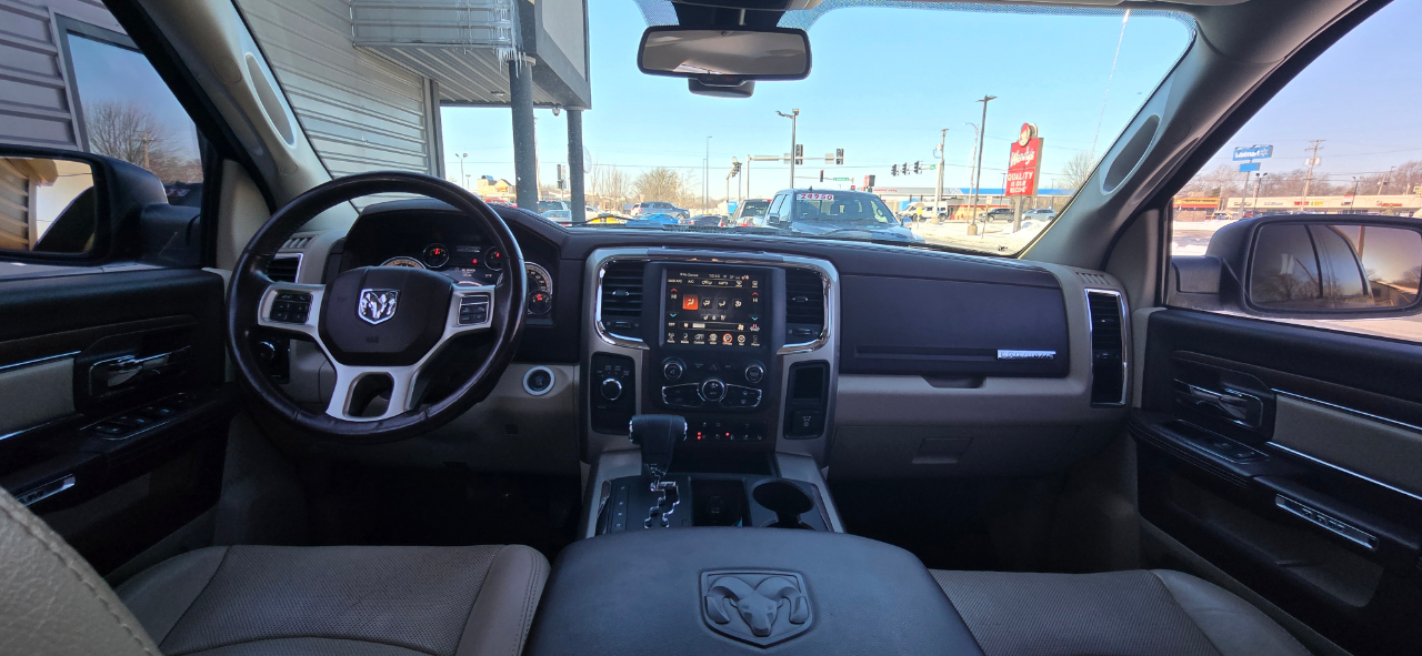 RAM 1500 4WD Crew Cab 140.5" Laramie 2013