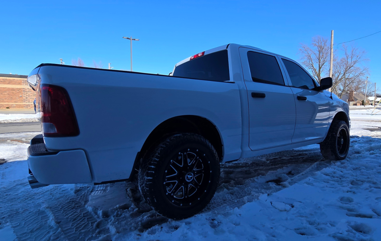 RAM 1500 4WD Crew Cab 140.5" Express 2014