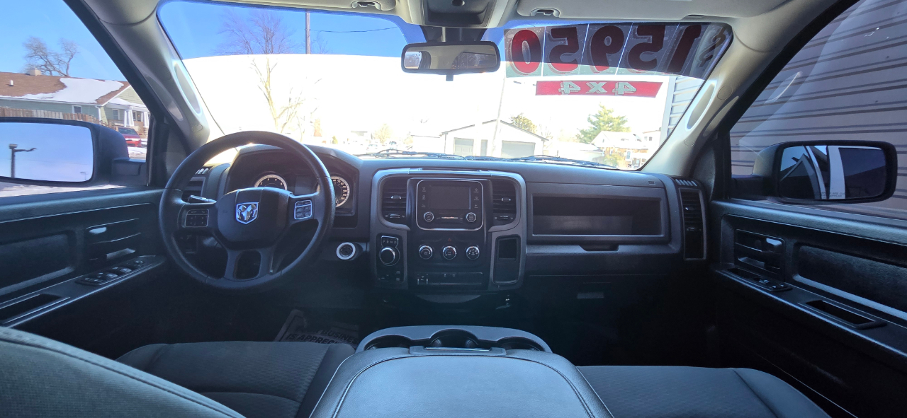 RAM 1500 4WD Crew Cab 140.5" Express 2014