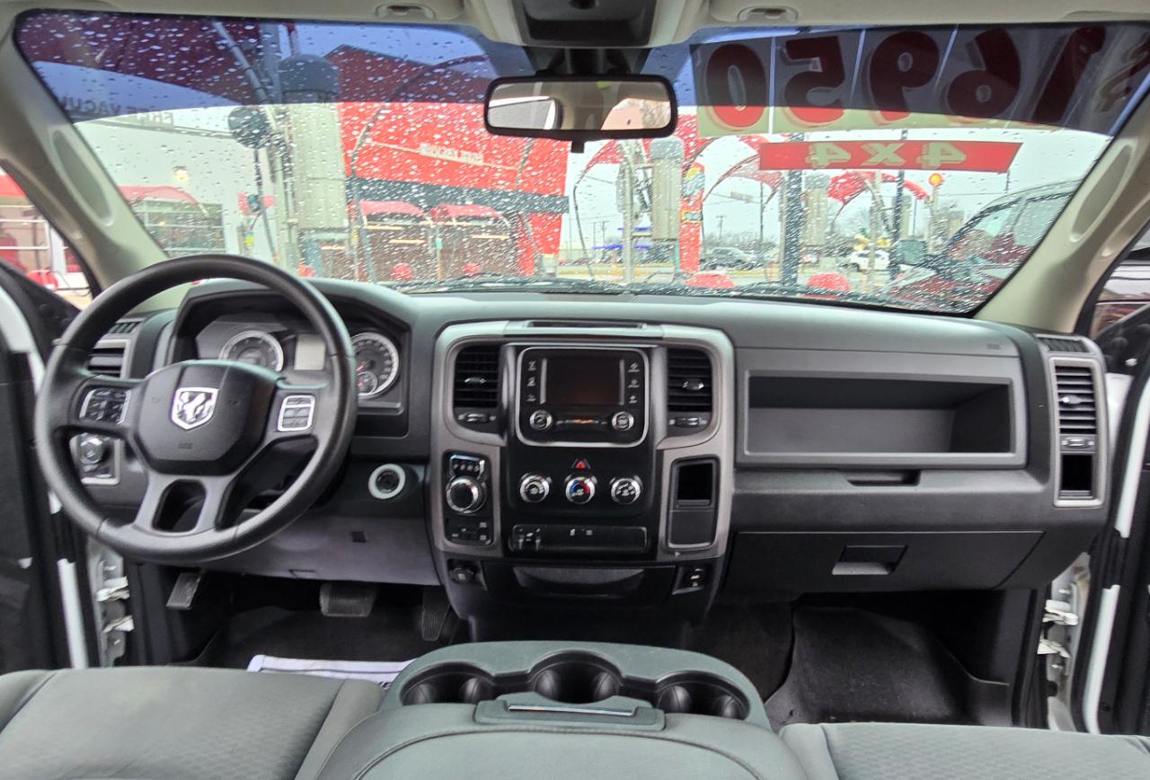 RAM 1500 4WD Crew Cab 140.5" Express 2014